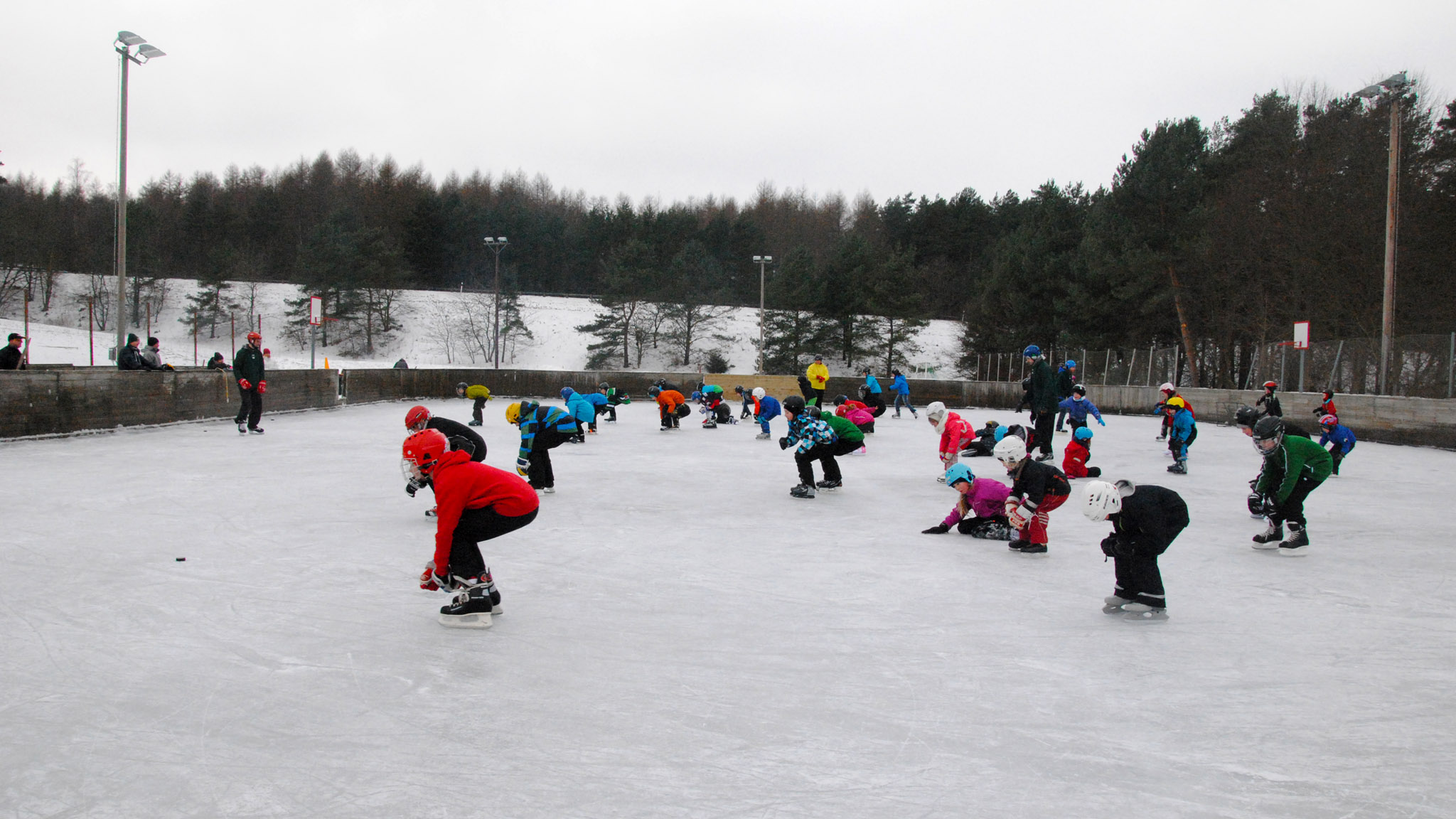 Tillsammans med Svenska ishockeyförbundet och Brösarps IF hölls Tre Kronors hockeyskola för flickor och pojkar i åldrarna 6–12 år.