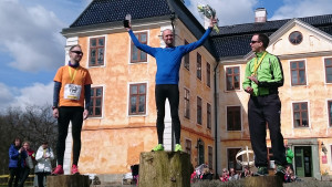 Medaljörer på 12 km herr: Linus Malmsten (silver), Jens Persson (guld) och Andreas Johansson (brons). Foto: Fabian Rimfors